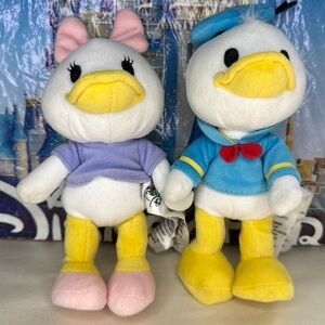 Disney parks Donald Duck & Daisy Nuimos small magnetic hand posable plush set